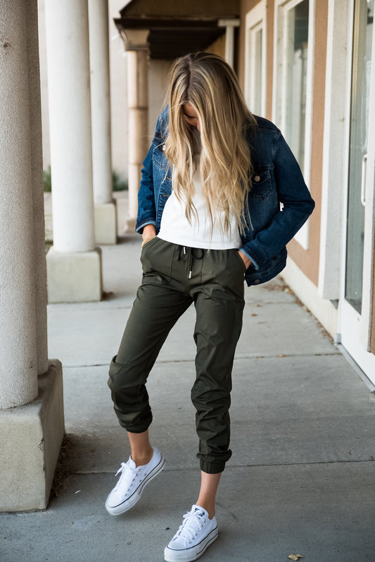 DT Magic Mid-weight Joggers in Moss Green
